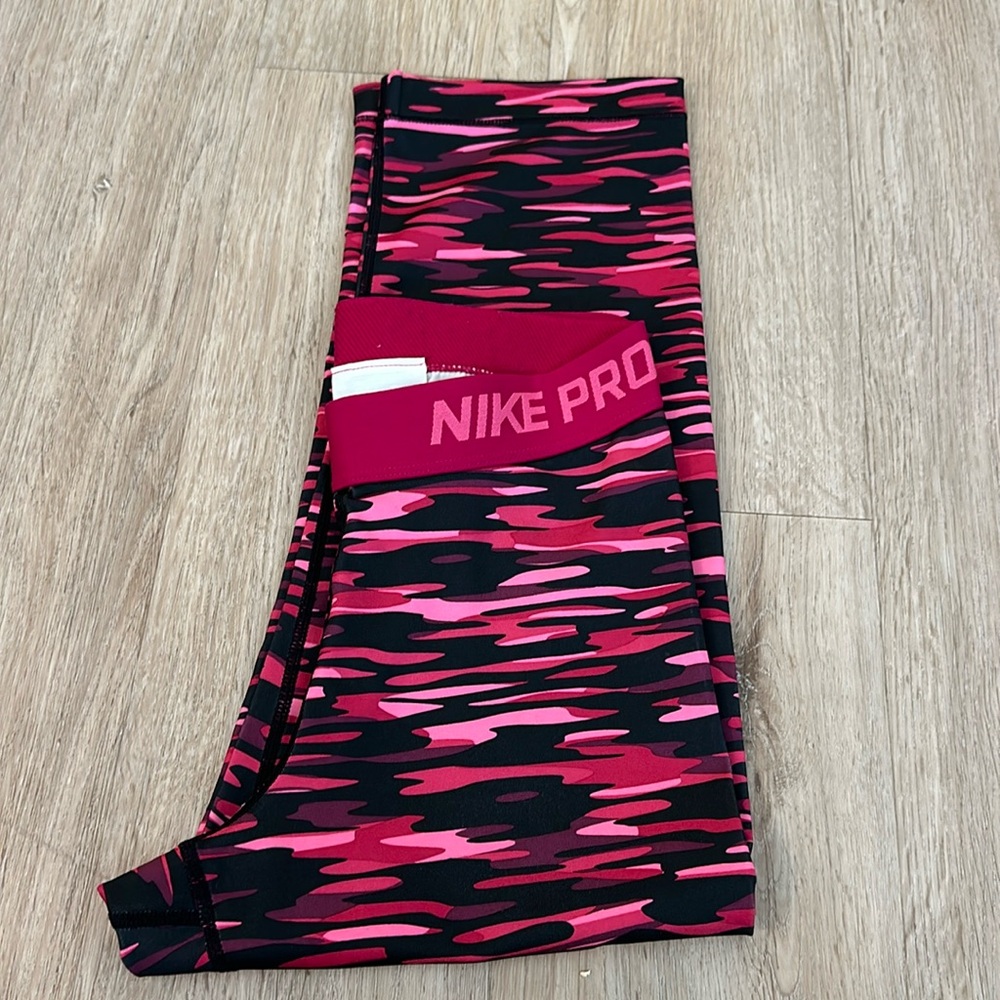 Nike Pro Half Calf Work out pants size S